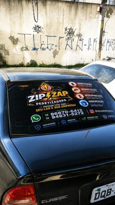 Adesivo aplicado em veículo