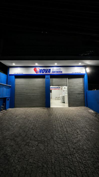 Fachada em ACM iluminada